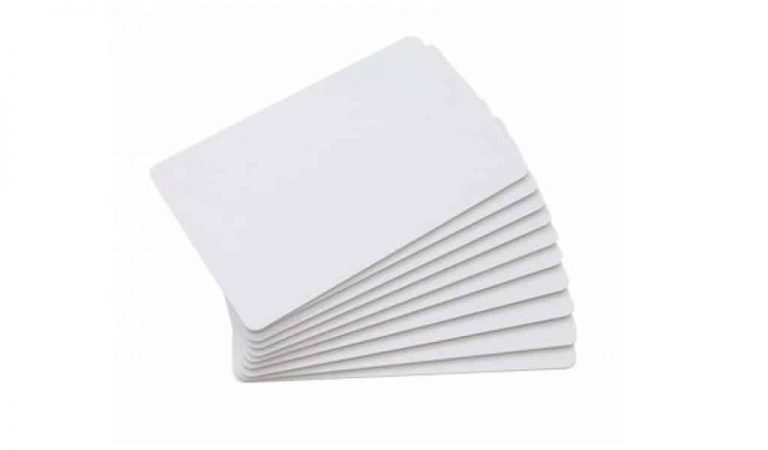 Puce renforcée avec protection contre la copie (anti‑clonage)